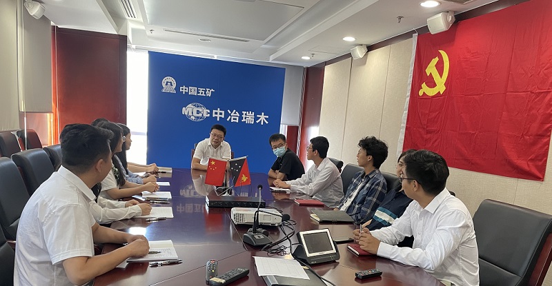 公司党委书记、董事长高永学为新员工讲授职场“第一课”